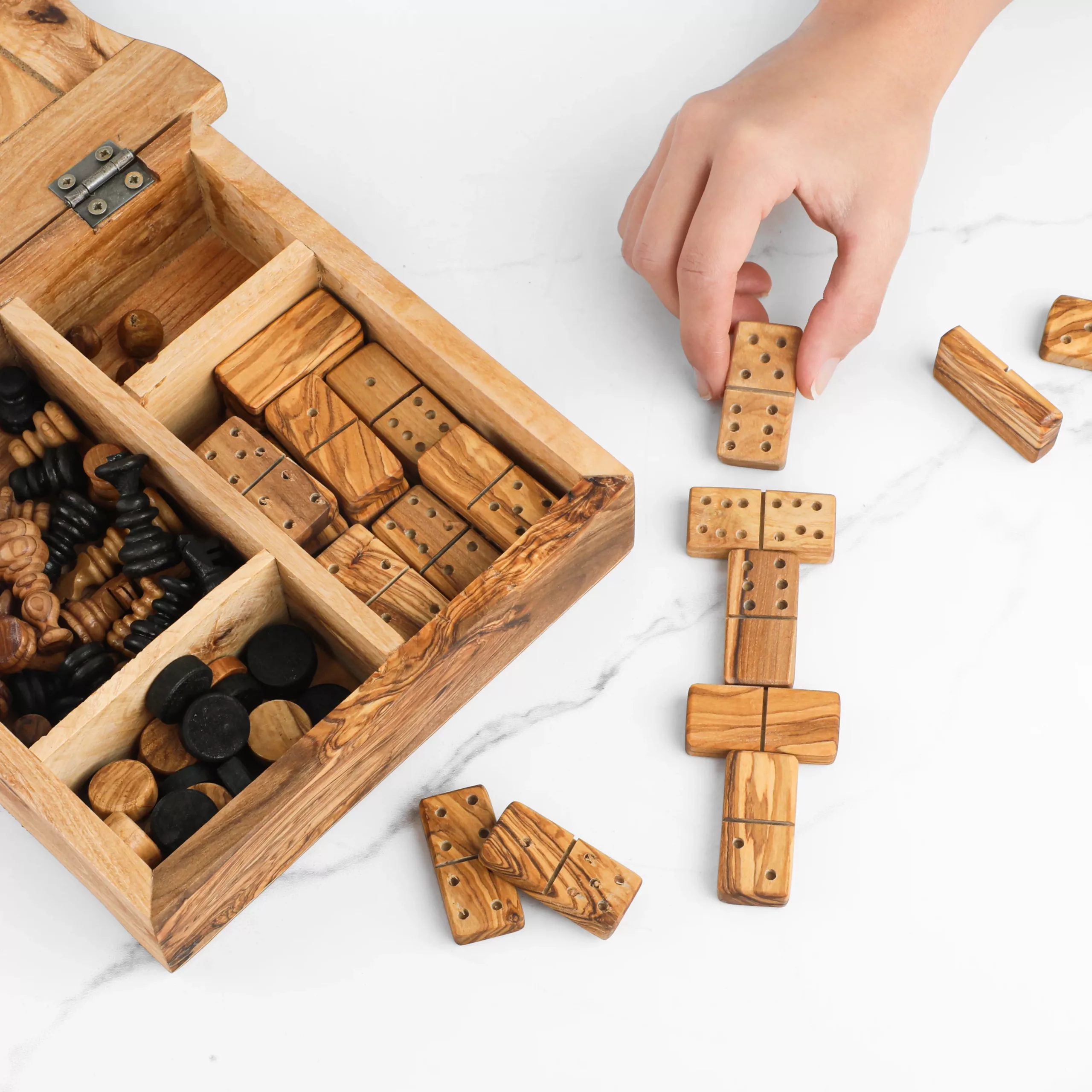 Ensemble de 4 jeux : échecs, dominos, dames et solitaire - Image 2
