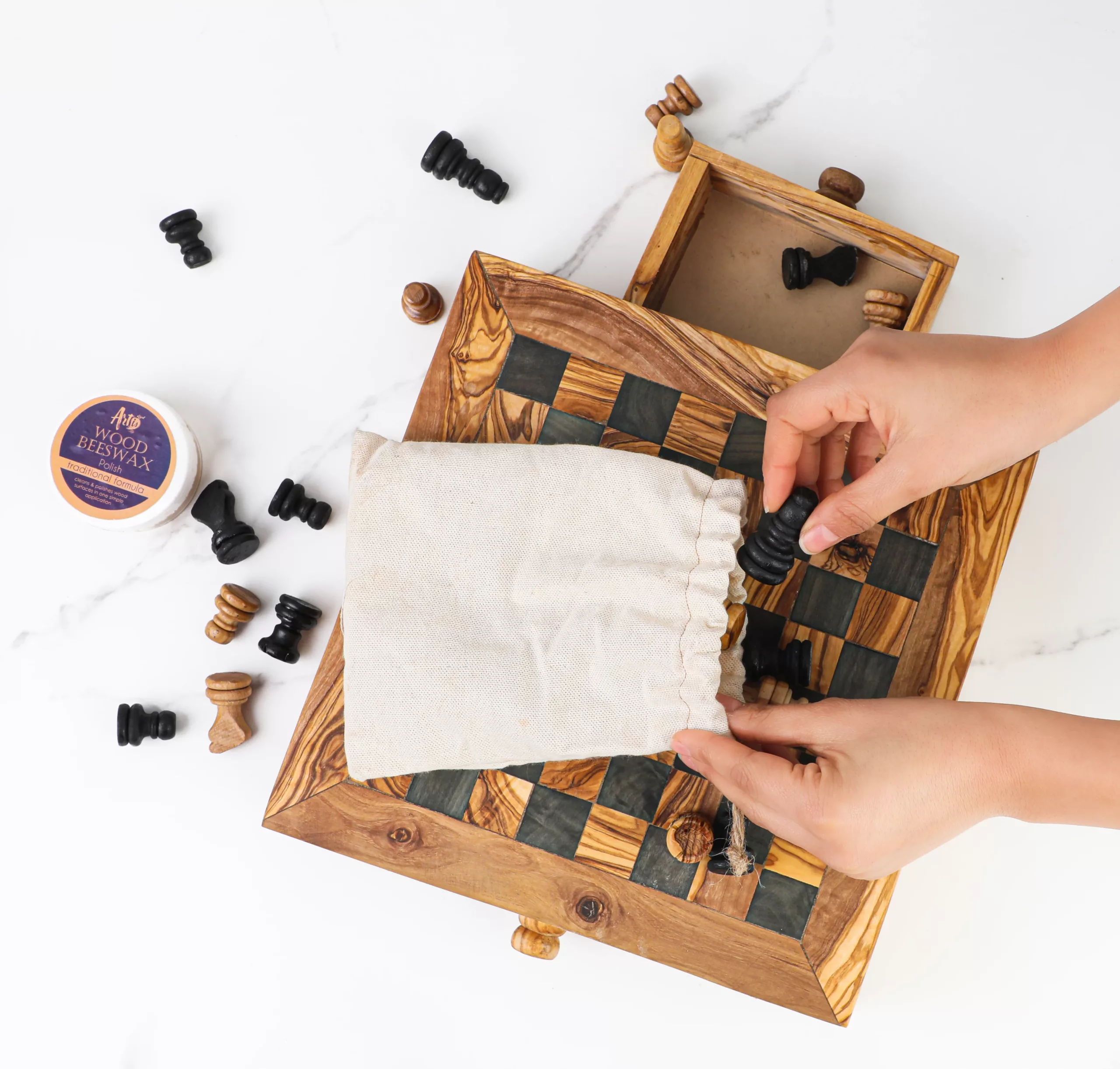 Jeu d’échecs en bois avec rangement