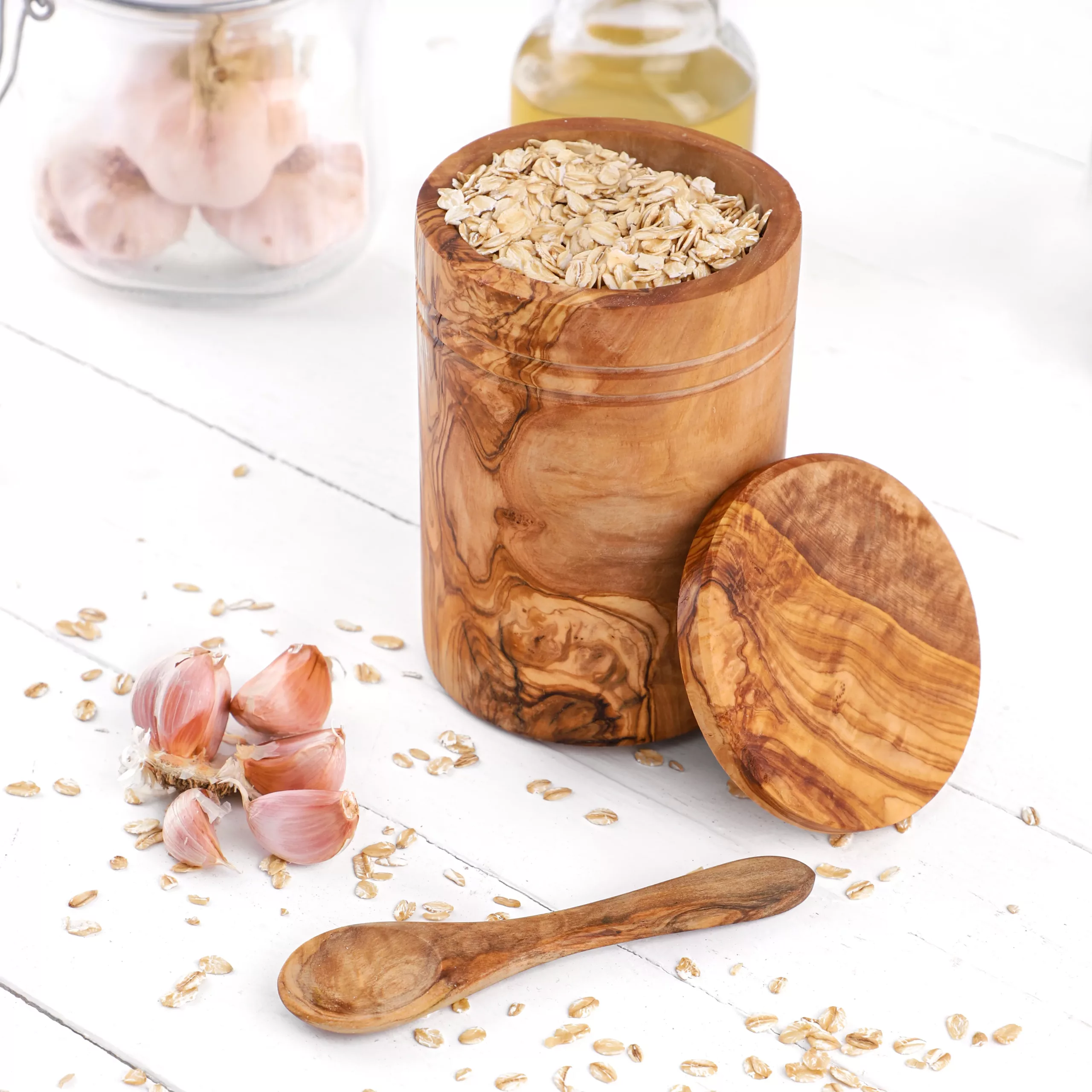 Boîte à épices cylindrique en bois d’olivier avec cuillère