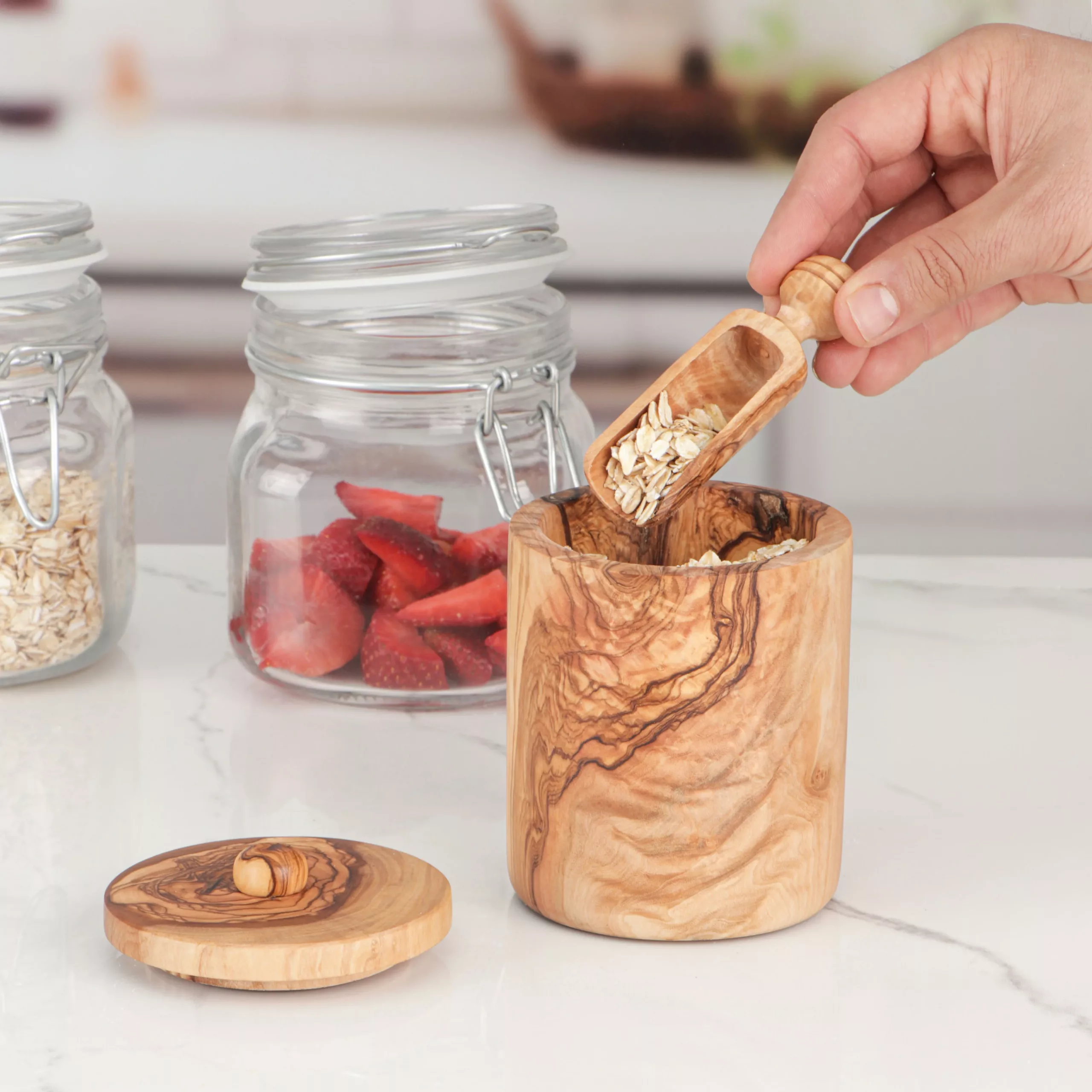 Boîte à épices cylindrique avec cuillère