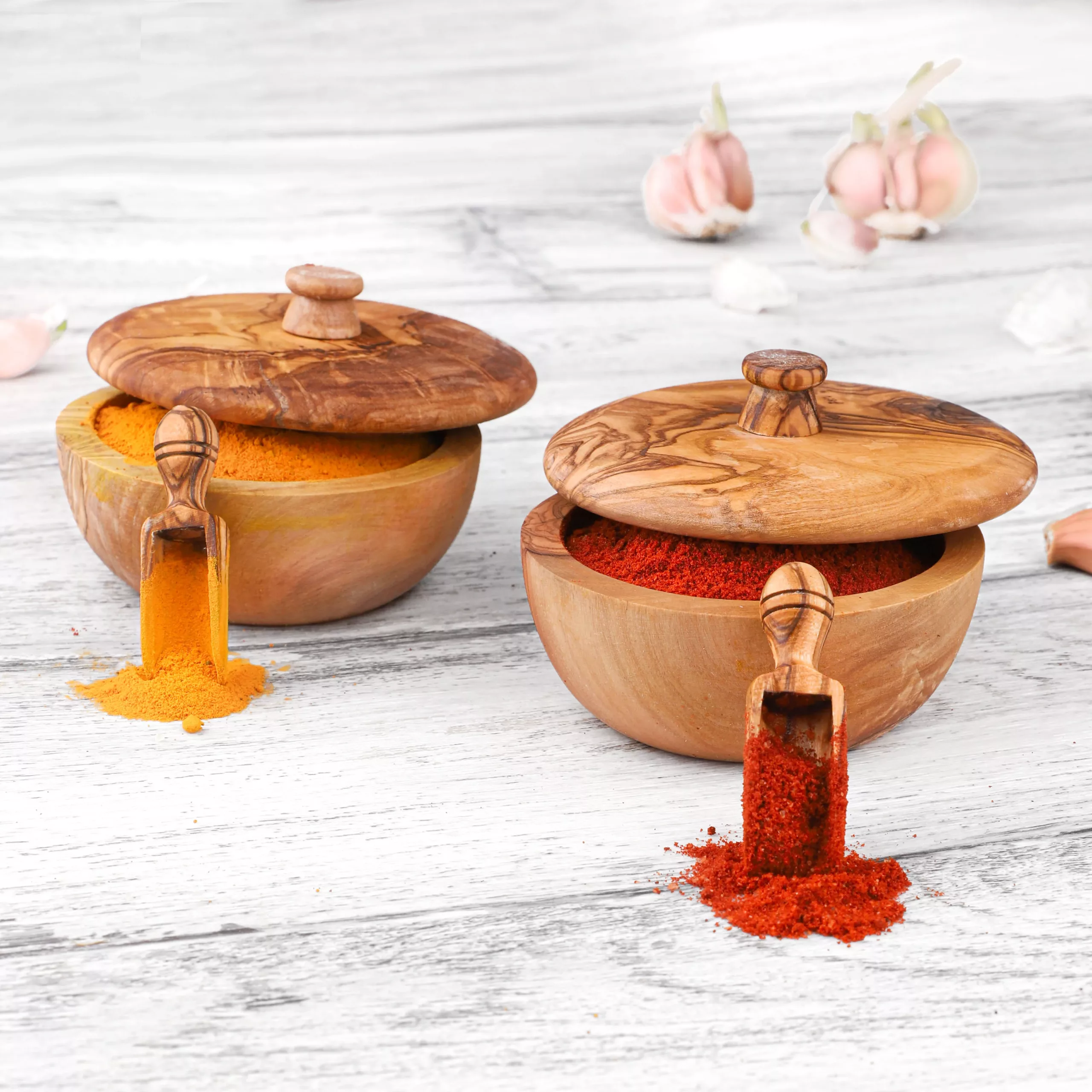 Boîte à épices ovale en bois avec cuillère
