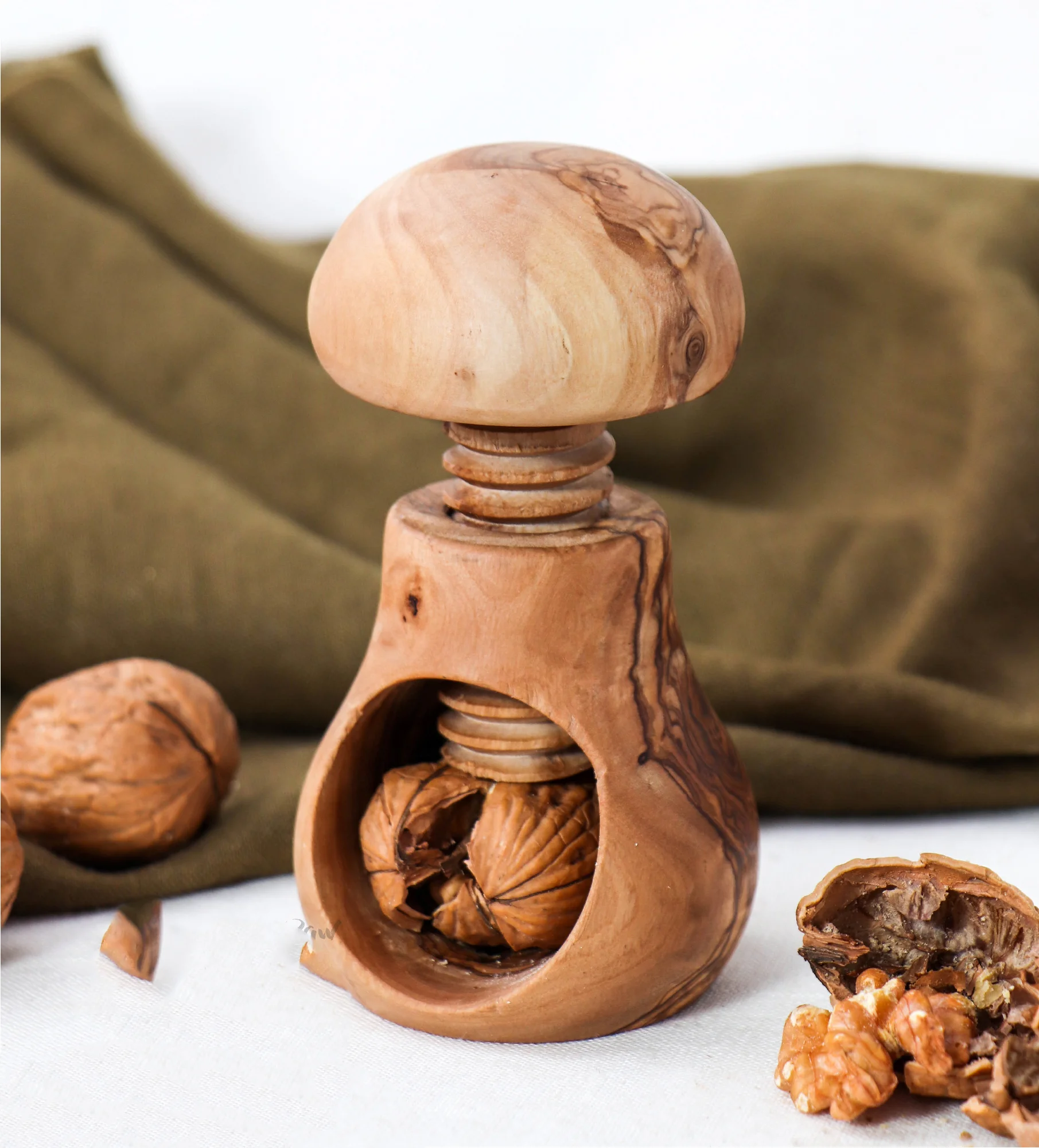 Casse-noix en forme de champignon