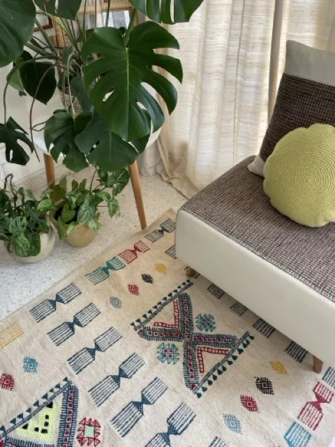 Tapis Berbère Floraison du Désert - Fond Blanc avec Motif Florissant 200x120 cm - Image 4
